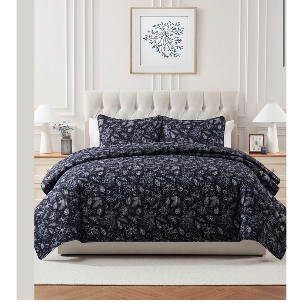 Seventh Studio King 3pc Quilt Set Navy Blue White Poinsettia Pinecone Holiday
